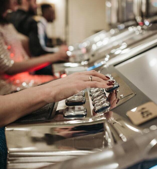 RTP vs vinstfrekvens i slots och Yatzy