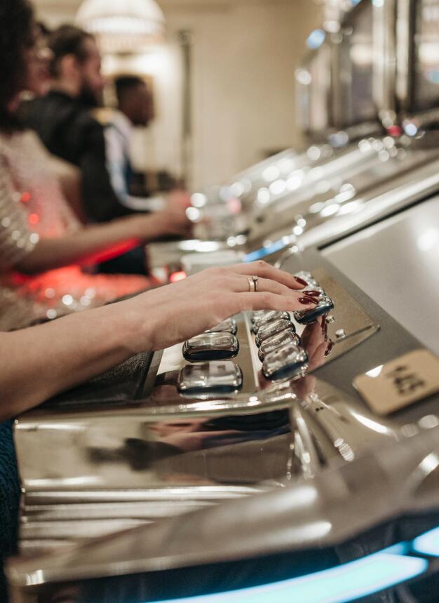 RTP vs vinstfrekvens i slots och Yatzy